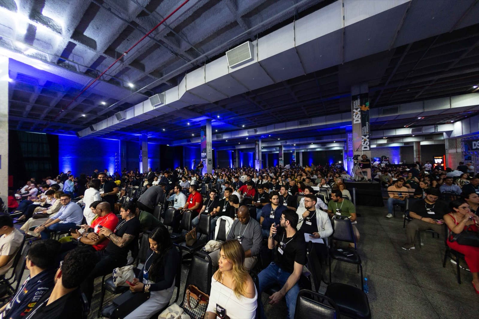 Plateia lotada em um dos palcos do DSX 2025, em Manaus