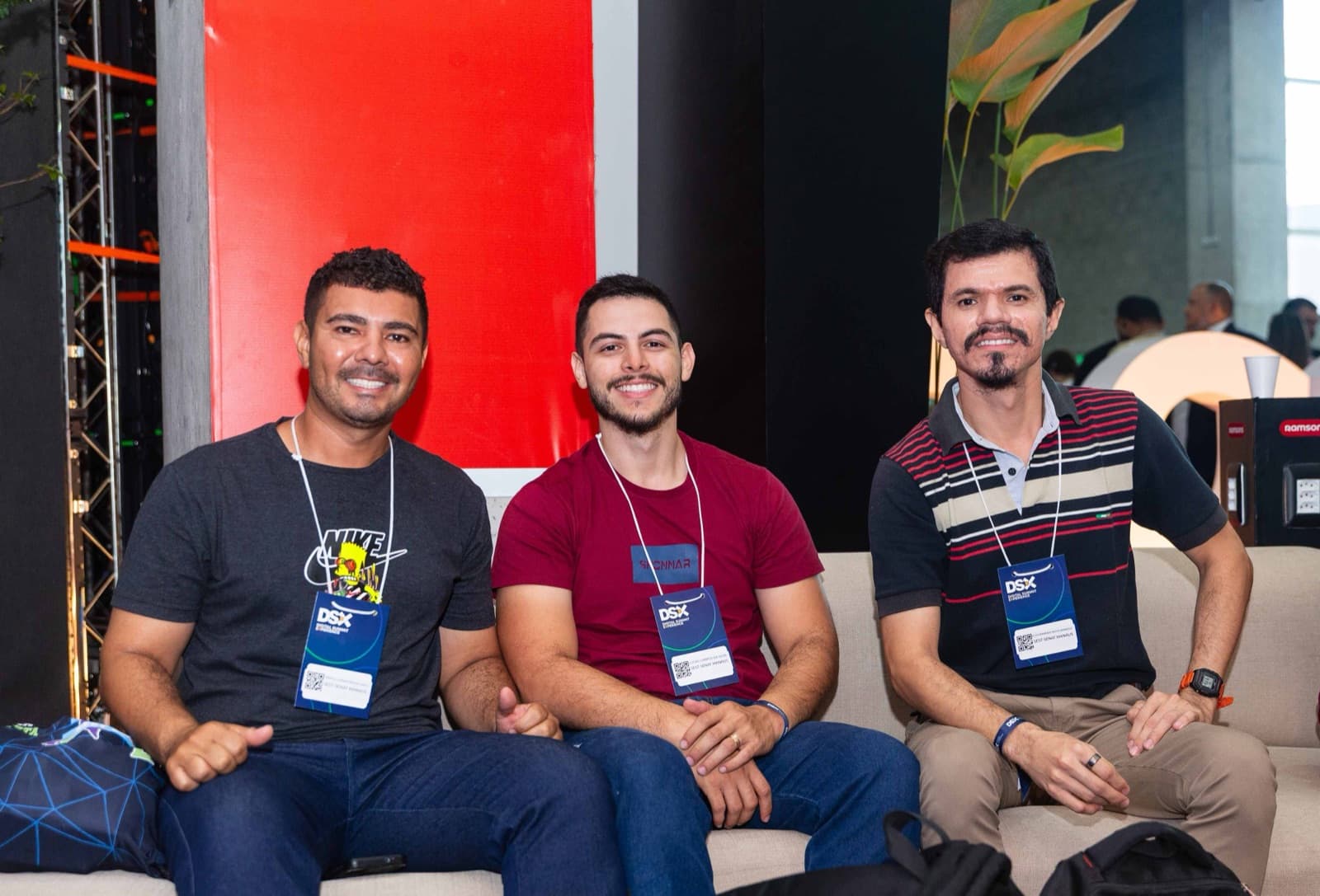 Participantes do DSX 2025 no lounge do evento
