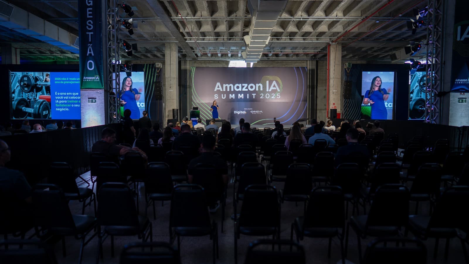 Líderes e marcas no Amazon IA Summit 2025