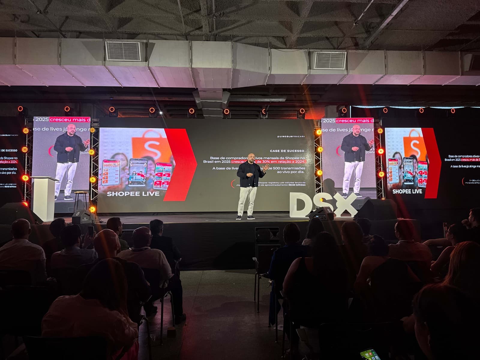 Palestra sobre vendas e marketing digital no palco principal do DSX 2026